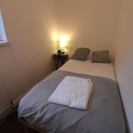 Spacious 4 Bedroom, Free Netflix, Central Location 卡迪夫 外观 照片