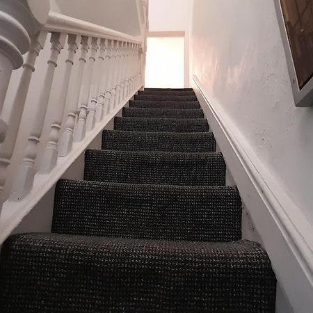 Spacious 4 Bedroom, Free Netflix, Central Location 卡迪夫 外观 照片