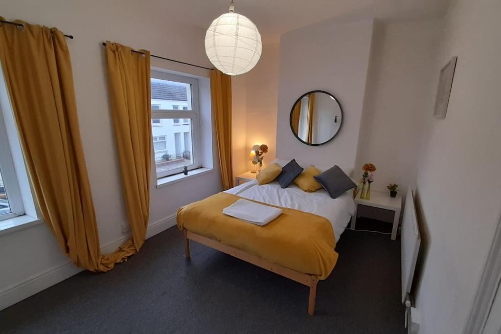 Spacious 4 Bedroom, Free Netflix, Central Location 卡迪夫 外观 照片