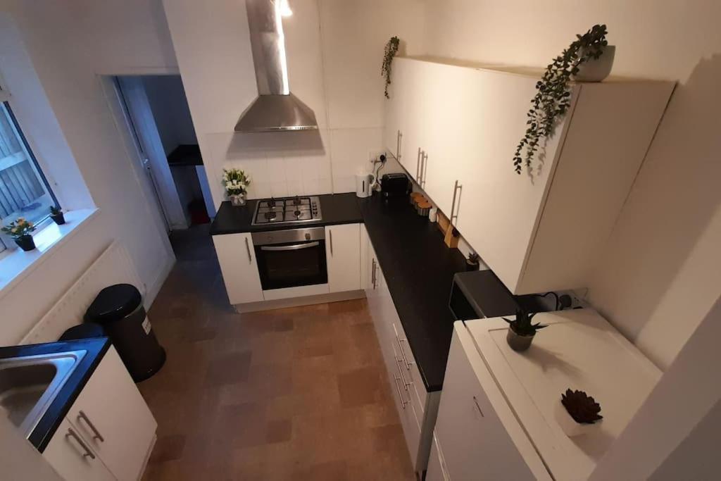 Spacious 4 Bedroom, Free Netflix, Central Location 卡迪夫 外观 照片