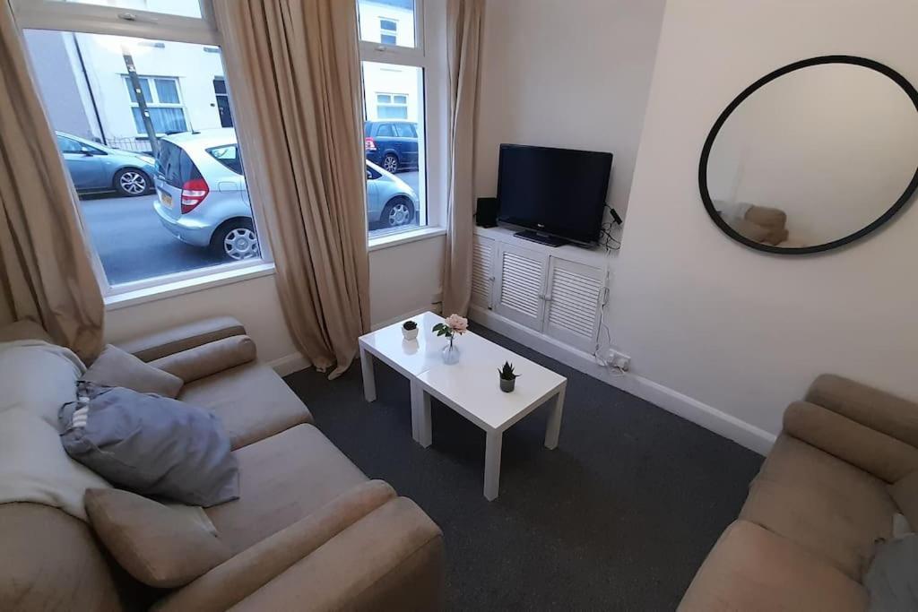 Spacious 4 Bedroom, Free Netflix, Central Location 卡迪夫 外观 照片