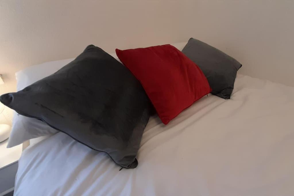 Spacious 4 Bedroom, Free Netflix, Central Location 卡迪夫 外观 照片