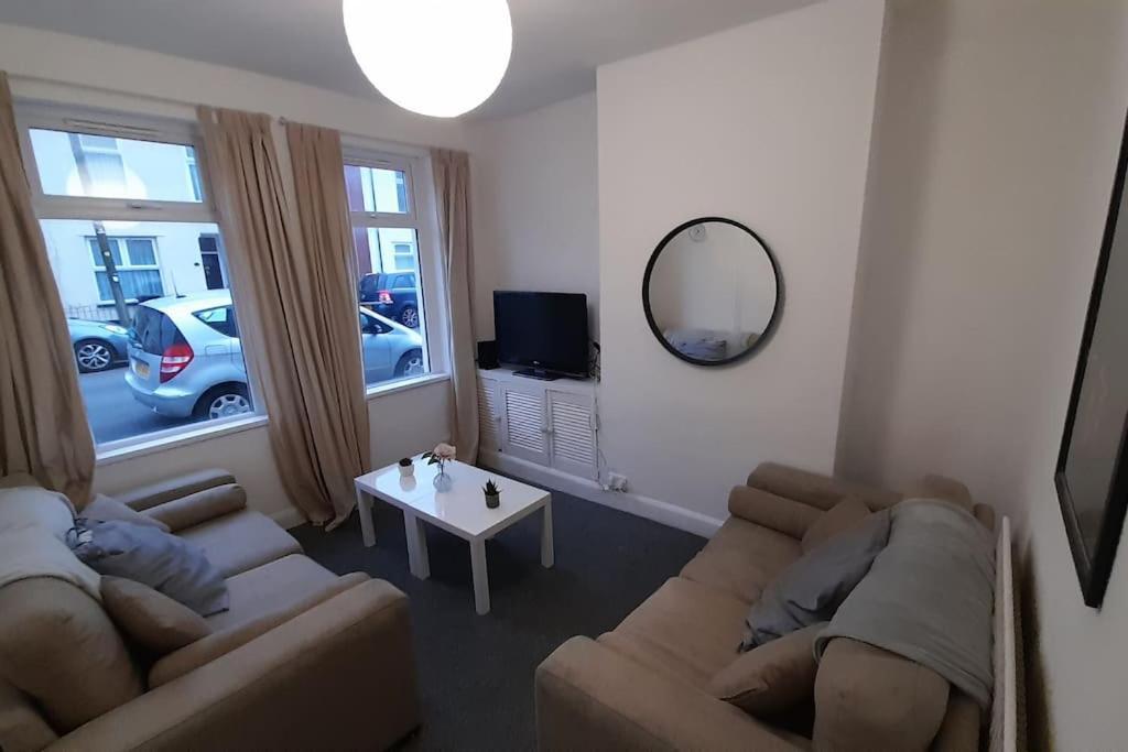 Spacious 4 Bedroom, Free Netflix, Central Location 卡迪夫 外观 照片