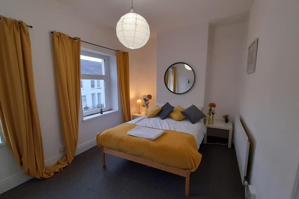 Spacious 4 Bedroom, Free Netflix, Central Location 卡迪夫 外观 照片