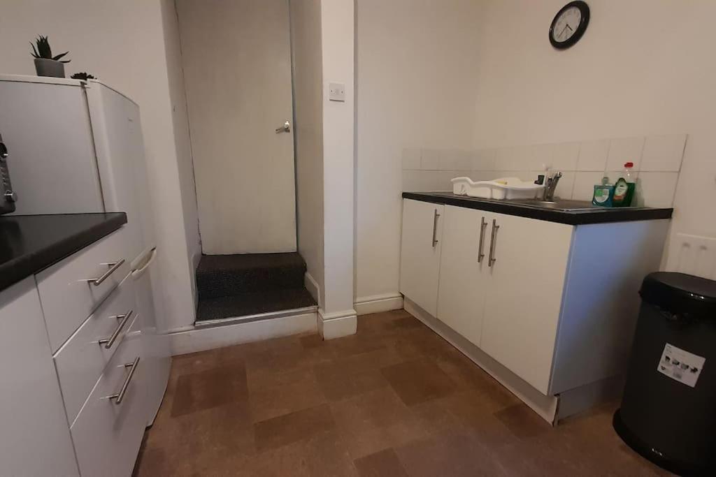 Spacious 4 Bedroom, Free Netflix, Central Location 卡迪夫 外观 照片