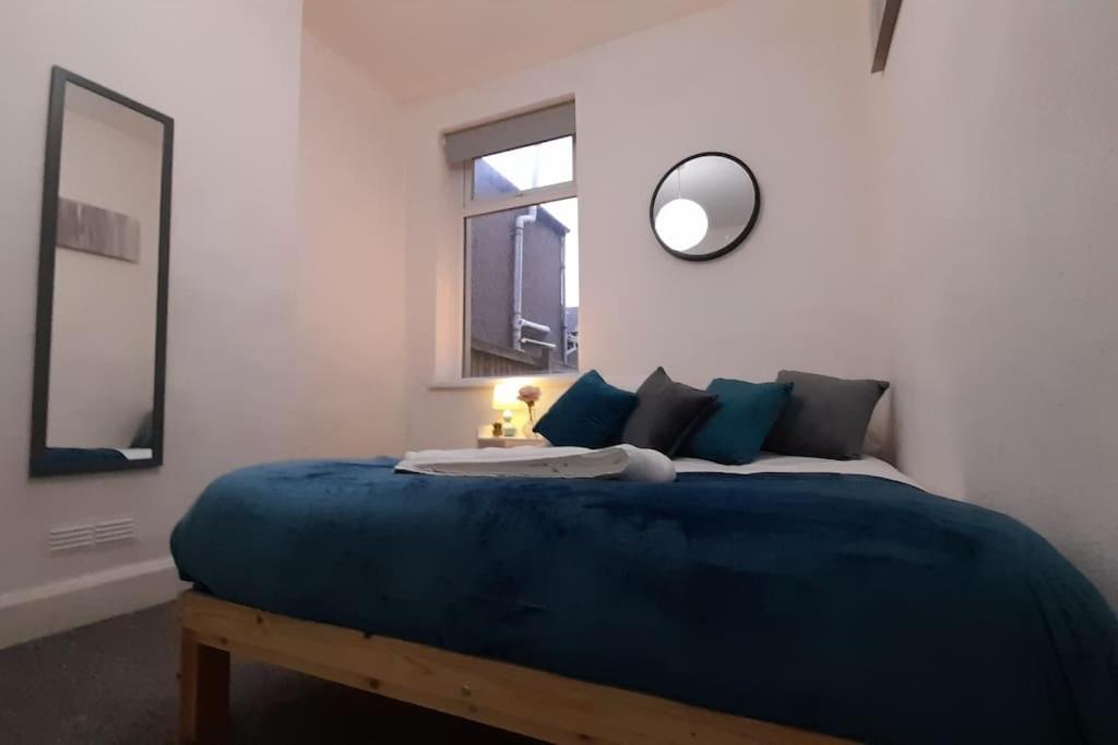 Spacious 4 Bedroom, Free Netflix, Central Location 卡迪夫 外观 照片