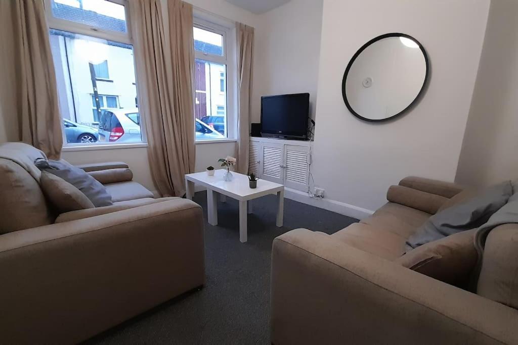 Spacious 4 Bedroom, Free Netflix, Central Location 卡迪夫 外观 照片