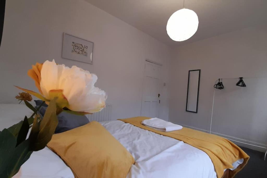 Spacious 4 Bedroom, Free Netflix, Central Location 卡迪夫 外观 照片