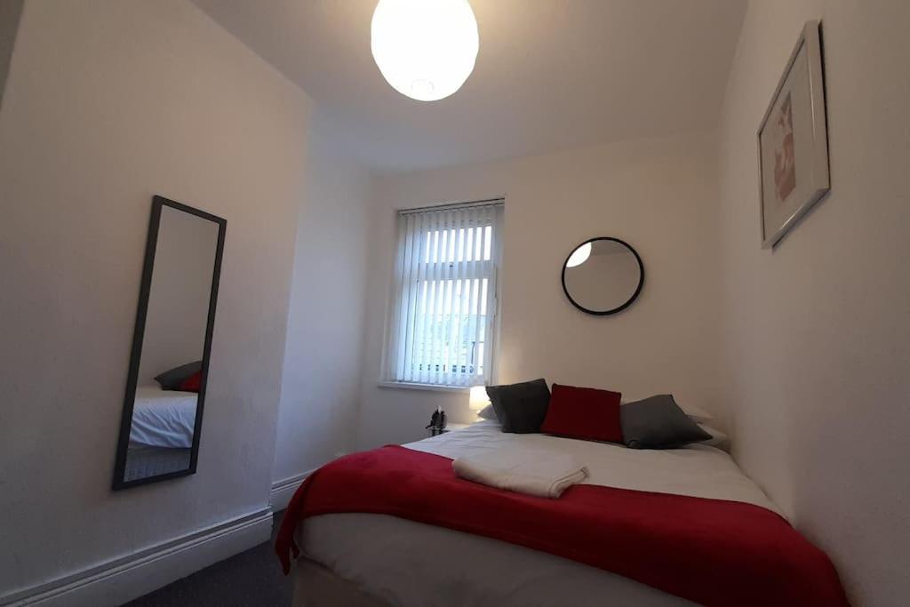 Spacious 4 Bedroom, Free Netflix, Central Location 卡迪夫 外观 照片