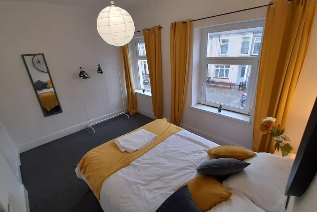 Spacious 4 Bedroom, Free Netflix, Central Location 卡迪夫 外观 照片