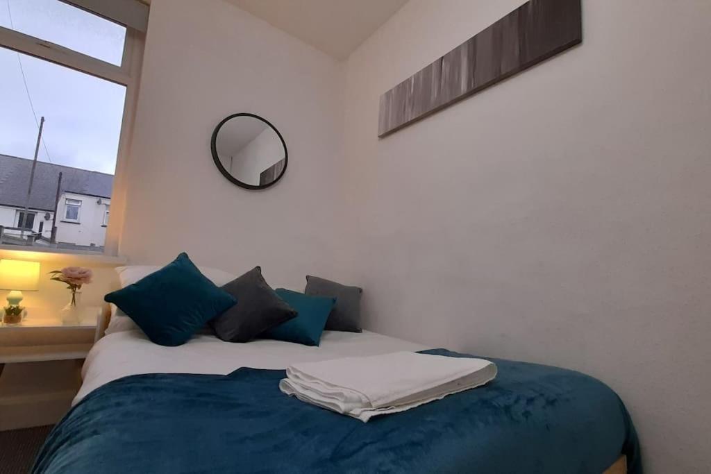 Spacious 4 Bedroom, Free Netflix, Central Location 卡迪夫 外观 照片