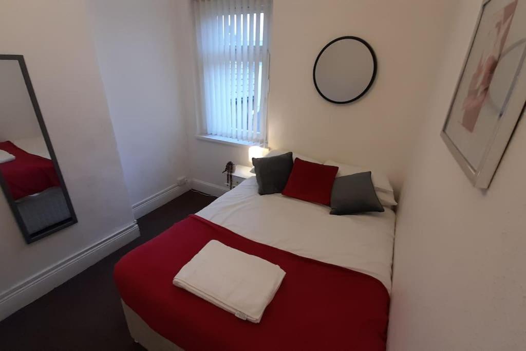 Spacious 4 Bedroom, Free Netflix, Central Location 卡迪夫 外观 照片