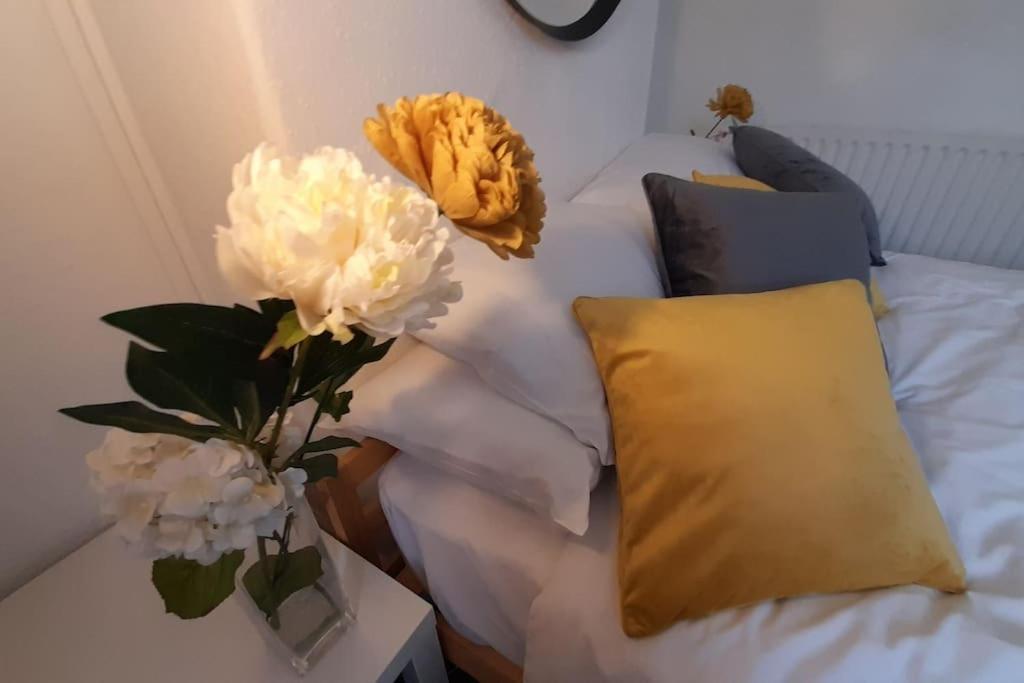 Spacious 4 Bedroom, Free Netflix, Central Location 卡迪夫 外观 照片
