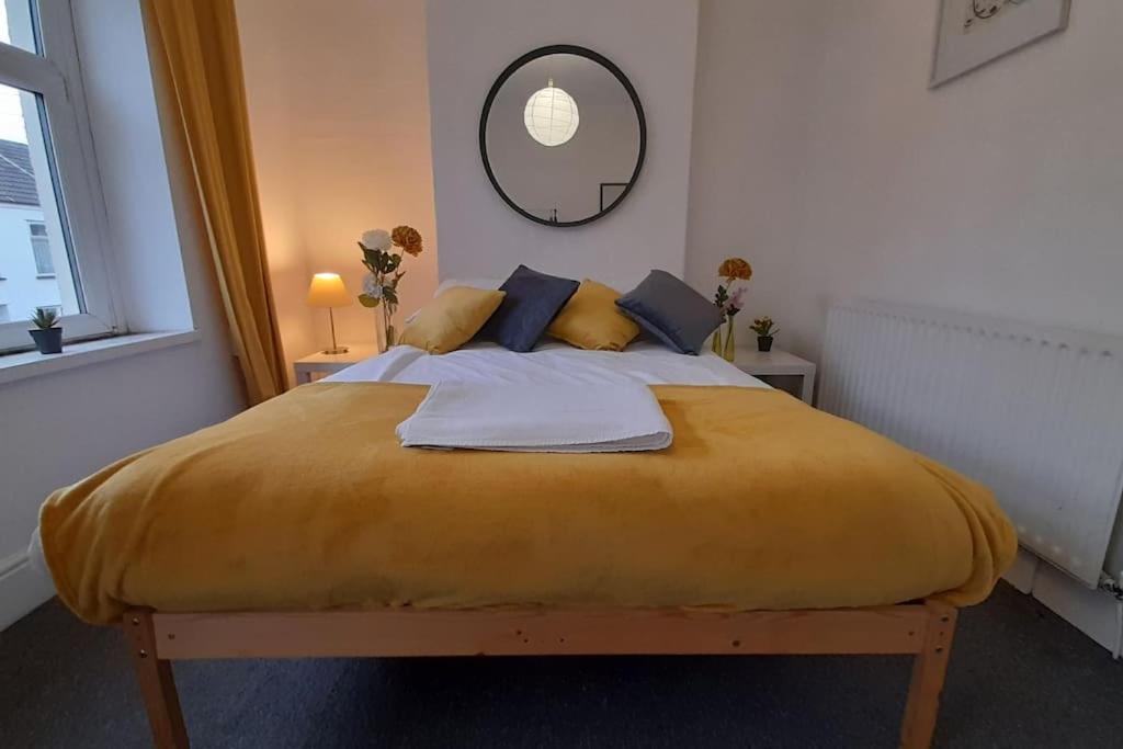 Spacious 4 Bedroom, Free Netflix, Central Location 卡迪夫 外观 照片